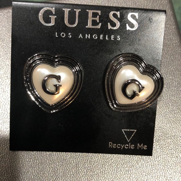 Guess silver‎ heart shaped faux pearl inset G monogram stud earrings brand new - Picture 5 of 7